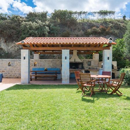 Villa Laga With Pool, 300M To Taverns, Childrens Area, Bbq! Kirianna Eksteriør bilde