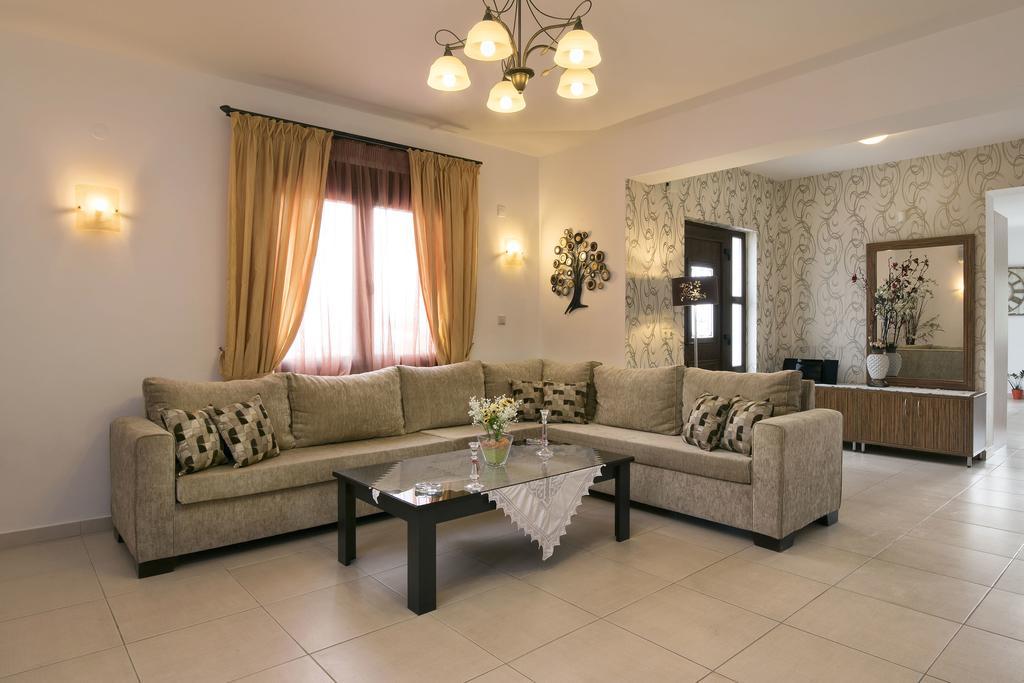 Villa Laga With Pool, 300M To Taverns, Childrens Area, Bbq! Kirianna Eksteriør bilde