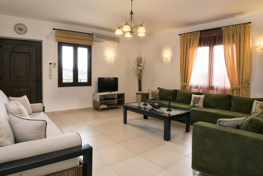 Villa Laga With Pool, 300M To Taverns, Childrens Area, Bbq! Kirianna Eksteriør bilde