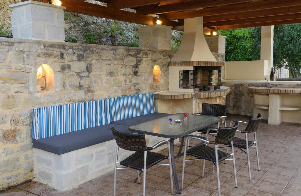 Villa Laga With Pool, 300M To Taverns, Childrens Area, Bbq! Kirianna Eksteriør bilde