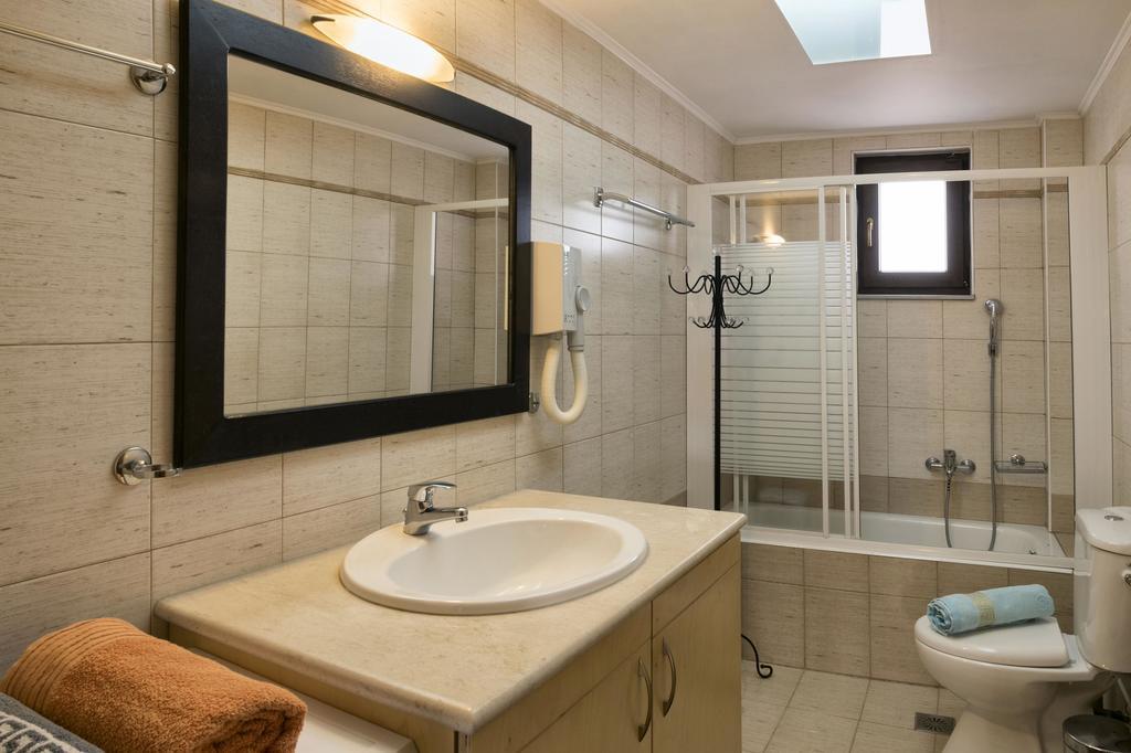 Villa Laga With Pool, 300M To Taverns, Childrens Area, Bbq! Kirianna Eksteriør bilde
